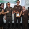  Sebelum pisah sambut, Kasi Pidsus Novan Benhardi berfoto bersama rekannya di jajaran